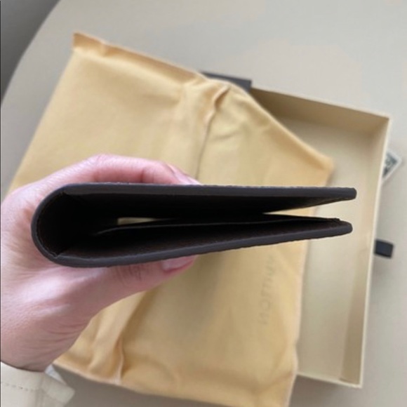 Louis Vuitton Wallet - Picture 7 of 9